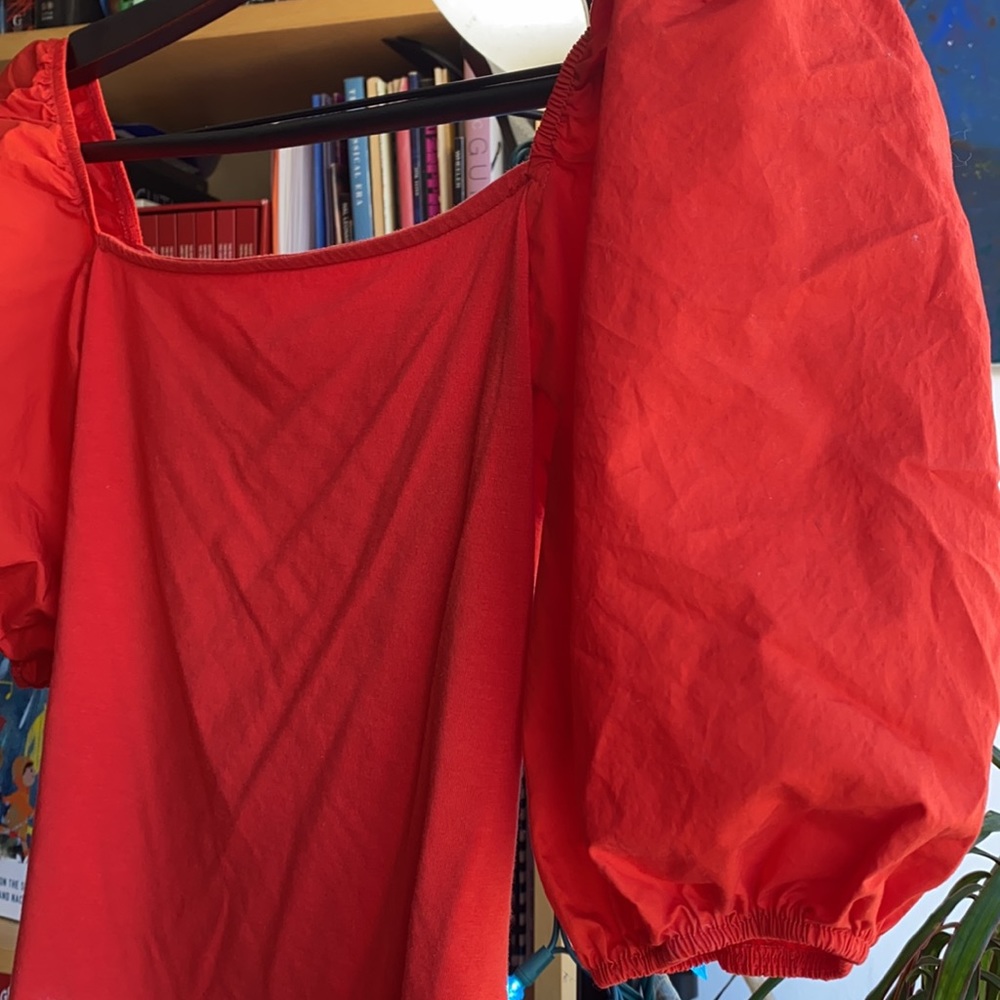 2️⃣2️⃣ H&M Red Puffed Sleeve Top: Small